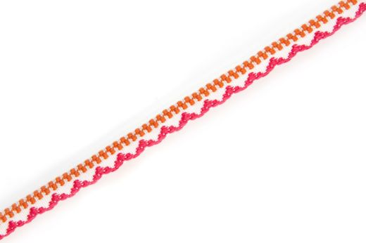 Rosa: Pyramid Performance Piping in vibrant pink and orange embroidery on a soft neutral base.