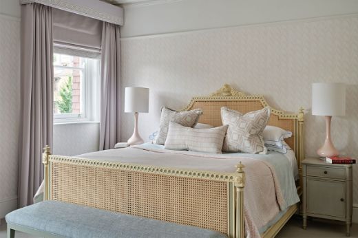 ‘ Carnac ’ opal wallpaper by Phyllis Barron & Dorothy Larcher with two cushions ‘ Crochet ’ rose fabric by Raoul Dufy, ‘ Drum ’ rose fabric by Neisha Crosland. Interior by LPE Designs. Photography by Nick Smith.