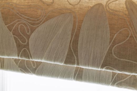 Atelier Véronique collection Foliage Natural roman blind 