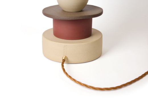 Close-up of the bottom of the Totum lamp base, showcasing the luxurious natural clay foundation with intricate gold wiring details. This refined design highlights the sophisticated craftsmanship and high-end materials, adding a touch of elegance to any interior.